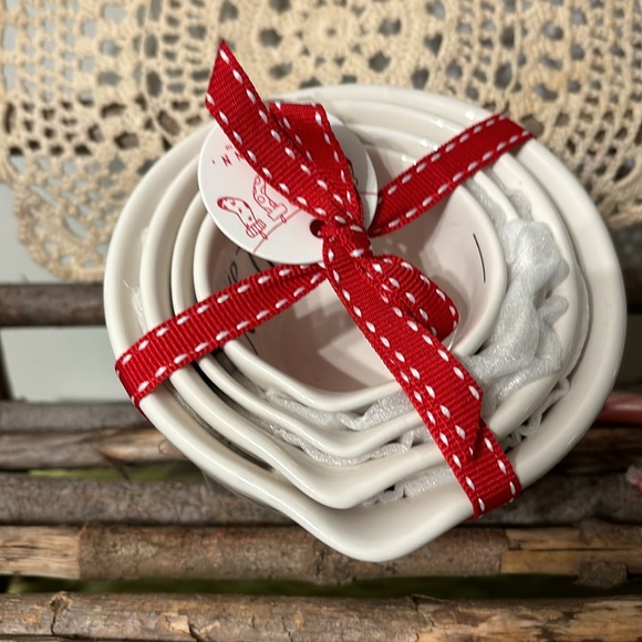 LAST SET! RAE DUNN CANDY CANE CHRISTMAS MEASURING CUPS - Picture 5 of 7